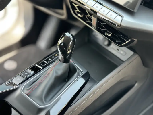 MG GT in affitto a Ras Al Khaimah
