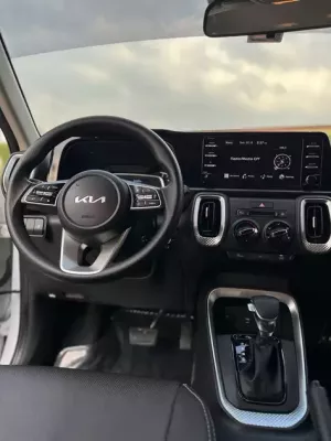 KIA Sonet in affitto a Ras Al Khaimah