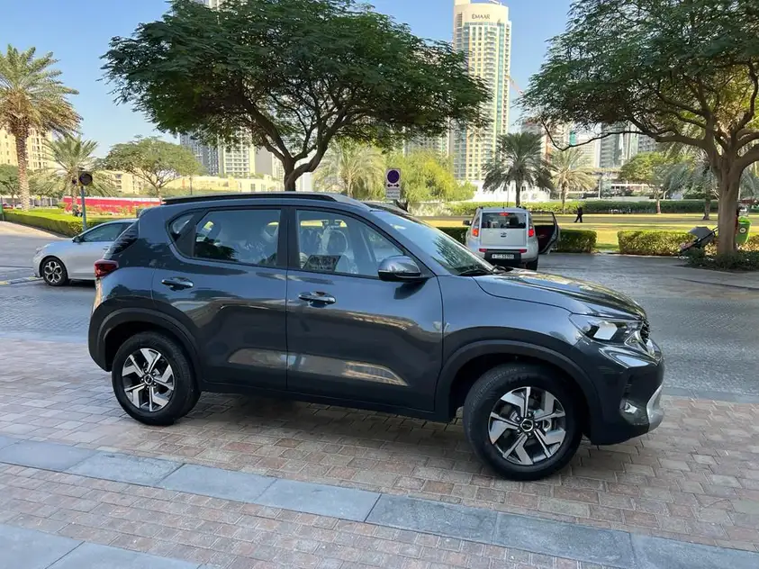 KIA Sonet in affitto a Dubai