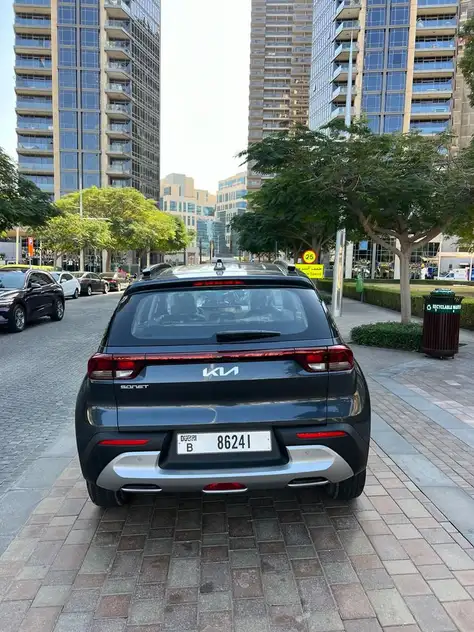 KIA Sonet in affitto a Dubai