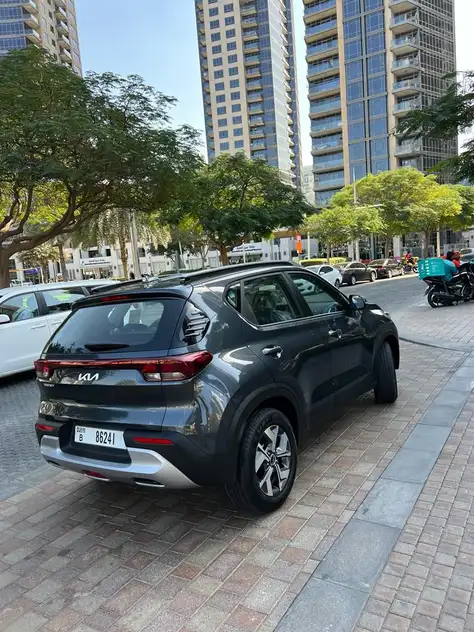 KIA Sonet in affitto a Dubai