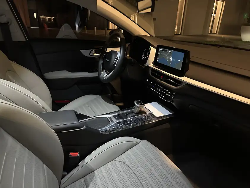 KIA K3 zur Miete in Ras Al Khaimah