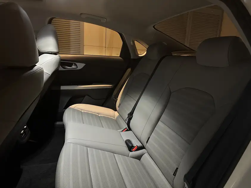 KIA K3 zur Miete in Ras Al Khaimah