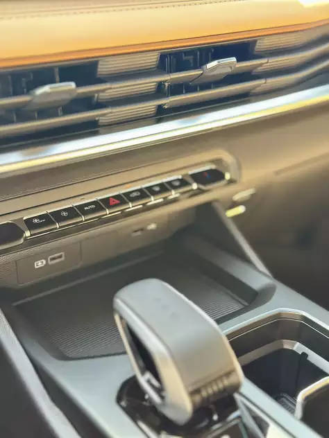 Geely Okavango in affitto a Ras Al Khaimah