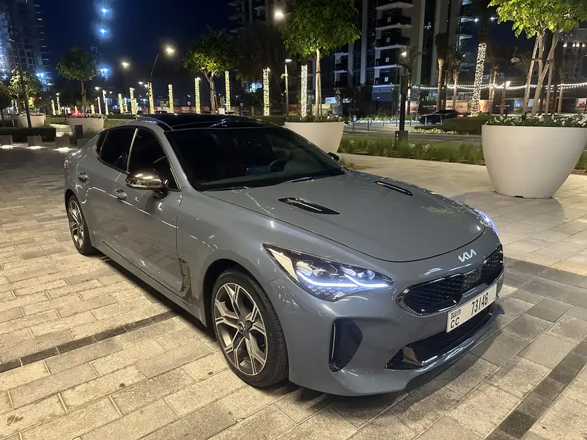 在哈伊马角租车 租 起亚Stinger