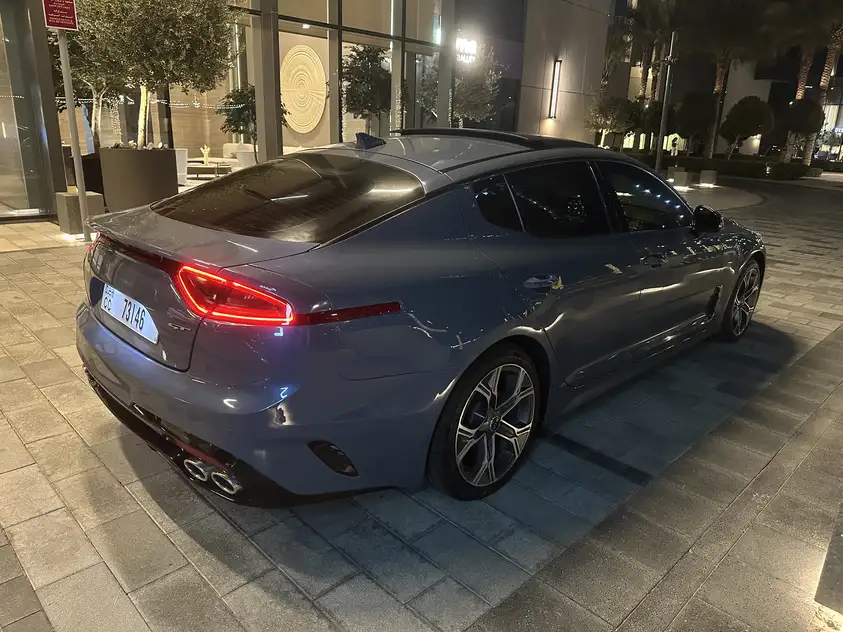 在哈伊马角租车 租 起亚Stinger