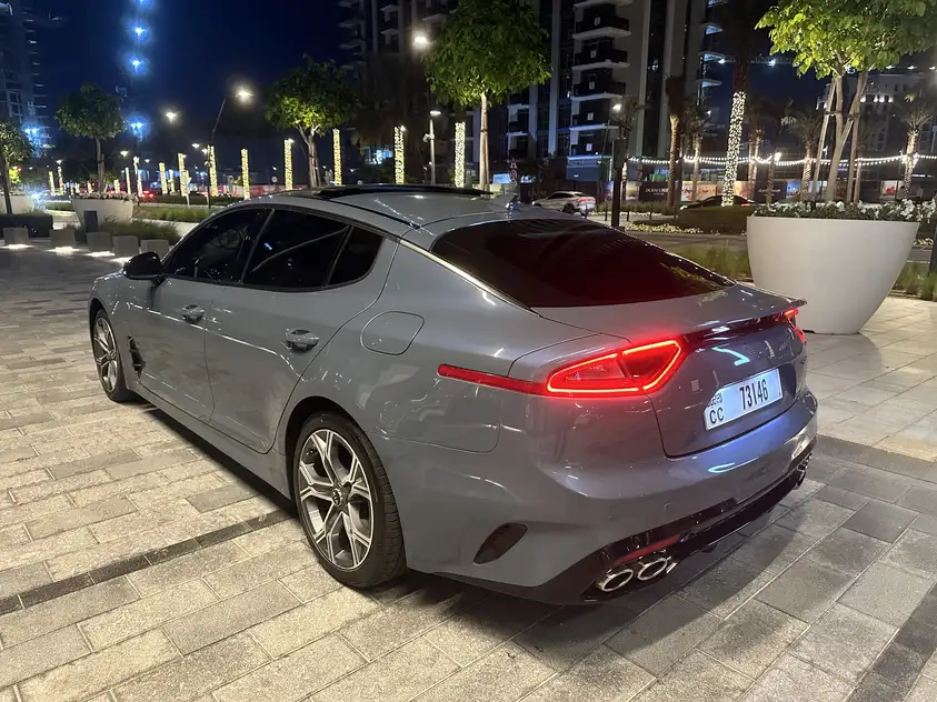在哈伊马角租车 租 起亚Stinger