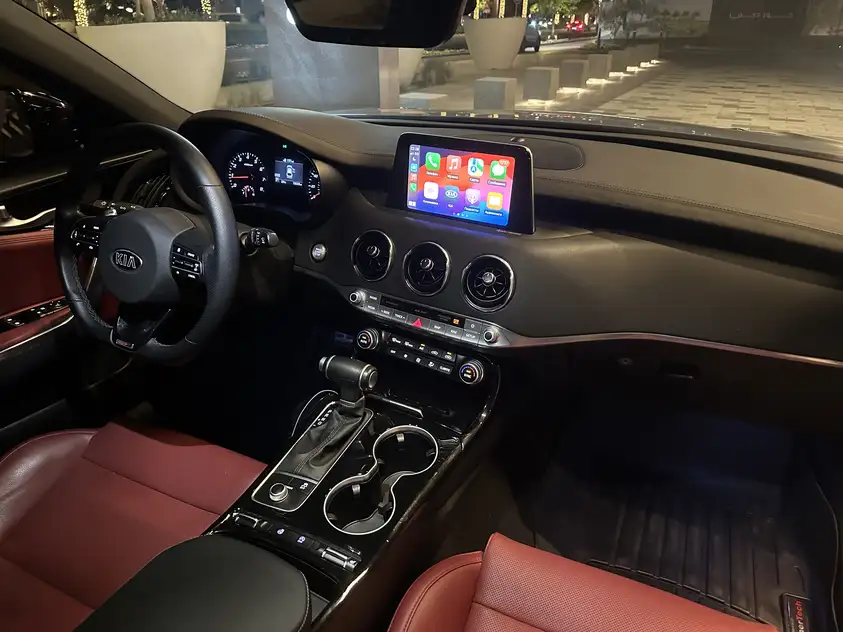在哈伊马角租车 租 起亚Stinger