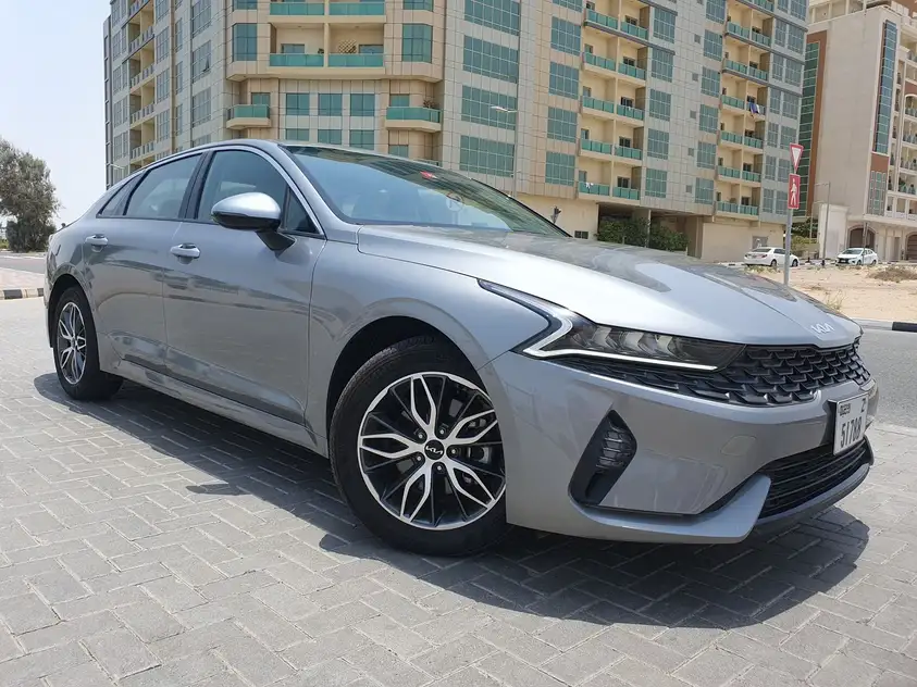 KIA K5 para alquiler en Ras Al Khaimah