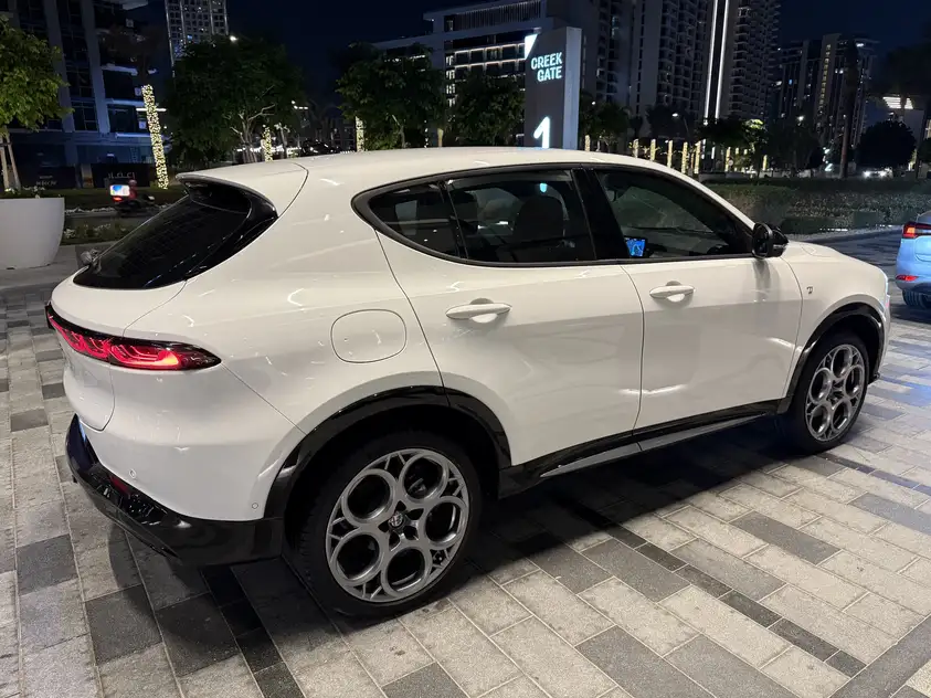 Alfa Romeo Tonale in affitto a Sharjah