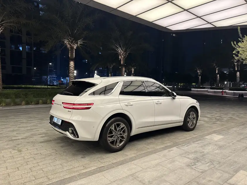 Genesis GV70 te huur in Abu Dhabi