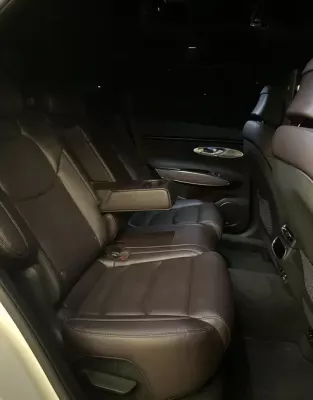 Genesis GV70 te huur in Dubai