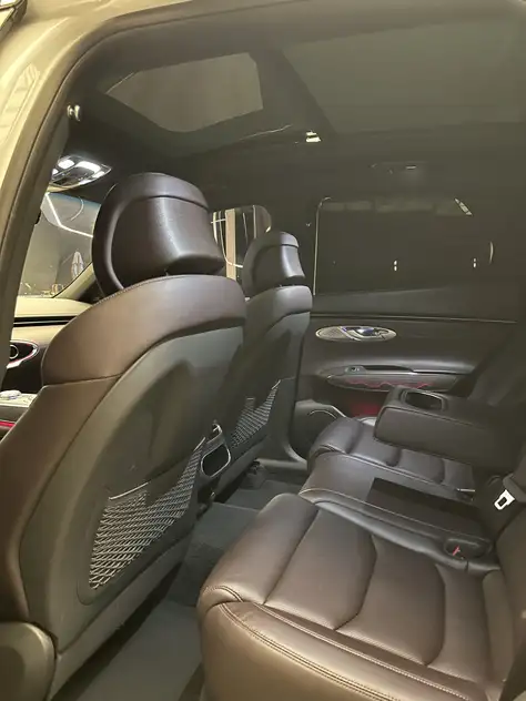 Genesis GV70 te huur in Abu Dhabi