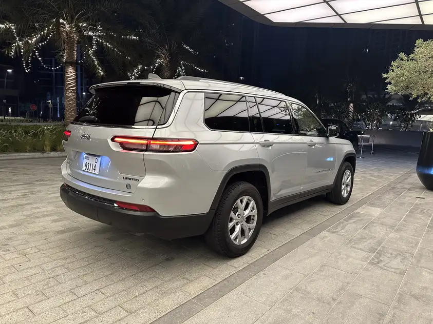 Jeep Cherokee for rent in Sharjah