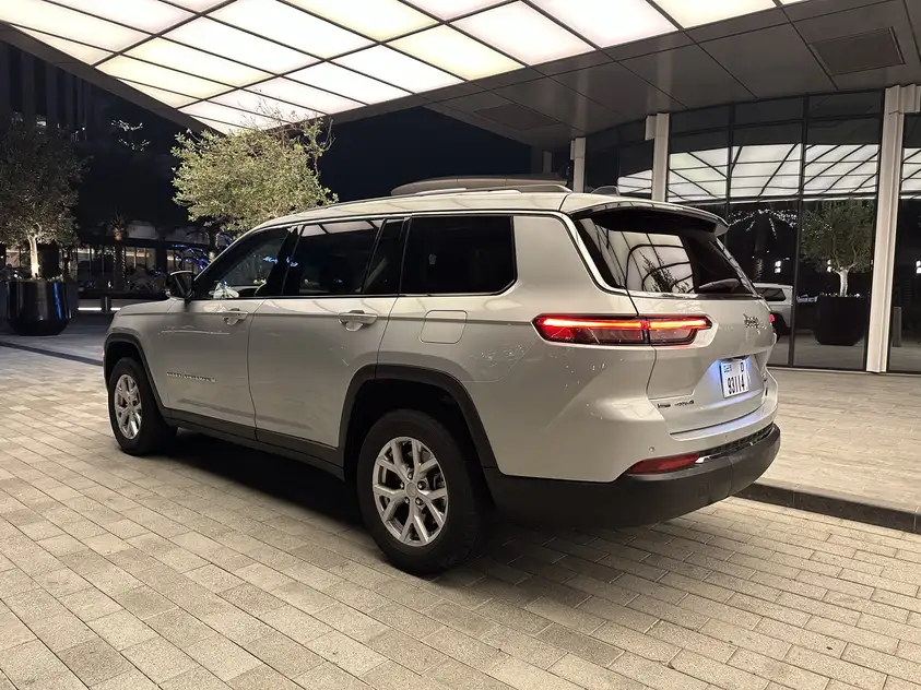 Jeep Cherokee for rent in Sharjah