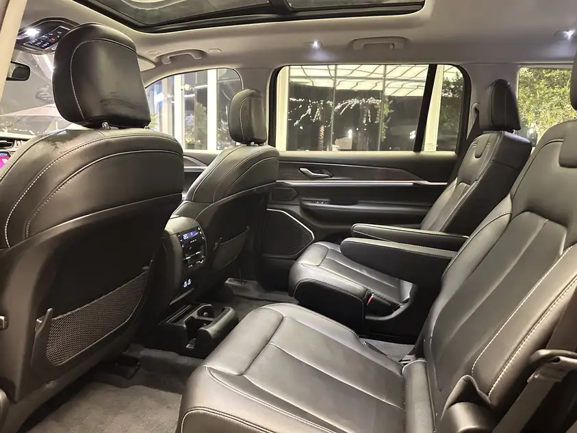 Jeep Cherokee for rent in Sharjah