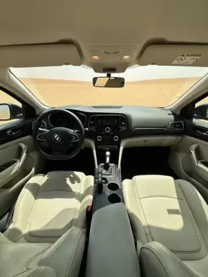 &rlm;إيجار رينو ميغان في دبي