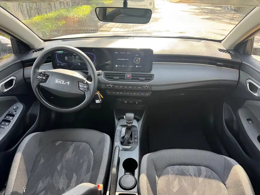 KIA K3 &agrave; louer &agrave; Duba&iuml;