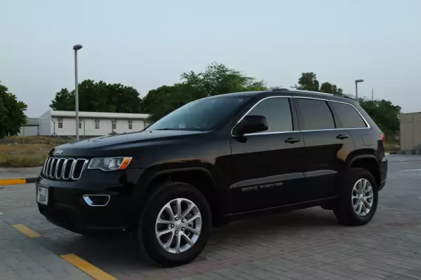 Jeep Cherokee in affitto a Ras Al Khaimah