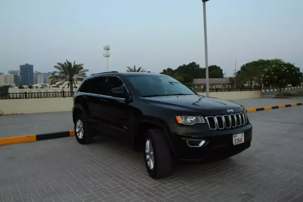 Jeep Cherokee in affitto a Ras Al Khaimah