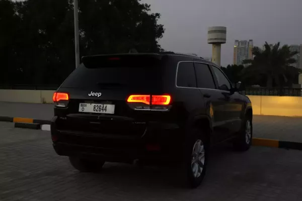 Jeep Cherokee in affitto a Ras Al Khaimah