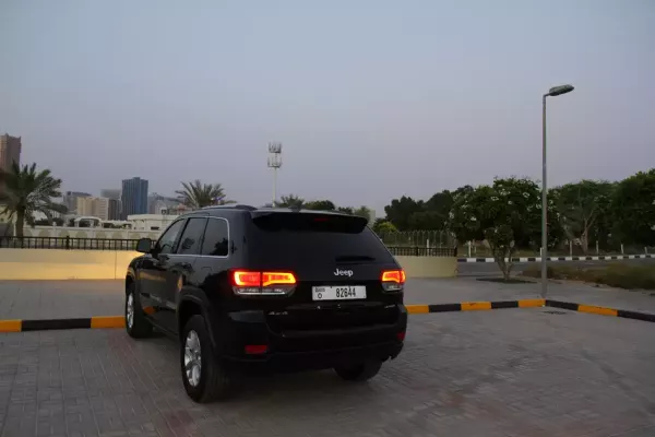 Jeep Cherokee in affitto a Ras Al Khaimah