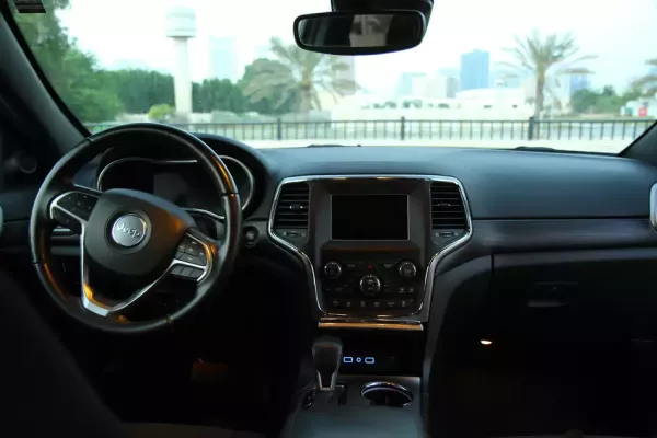 Jeep Cherokee in affitto a Ras Al Khaimah