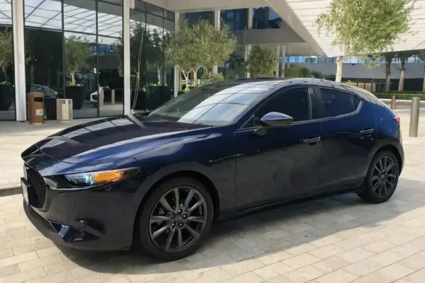 Mazda 3 te huur in Dubai