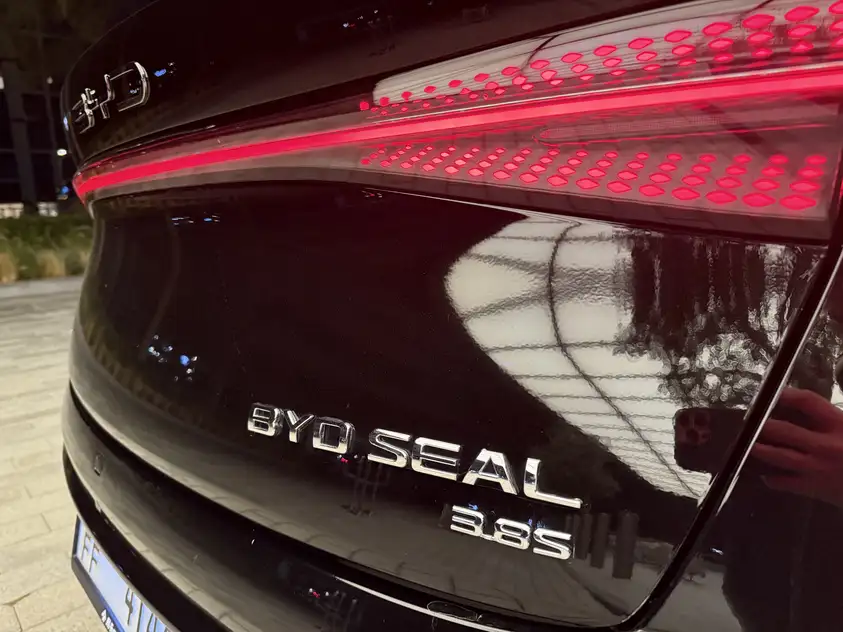 BYD Seal in affitto a Ras Al Khaimah