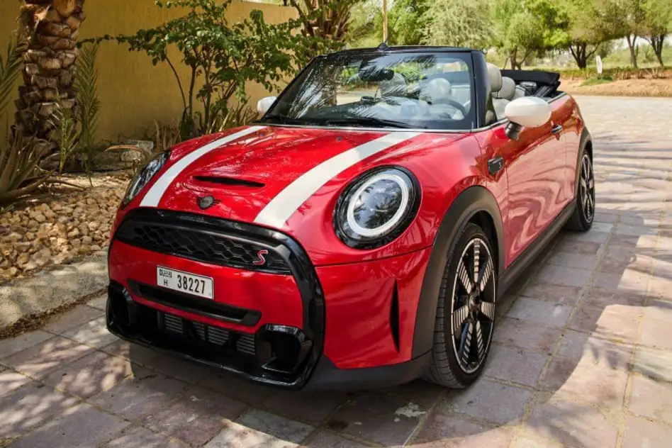 Mini Cooper para alquiler en Ras Al Khaimah