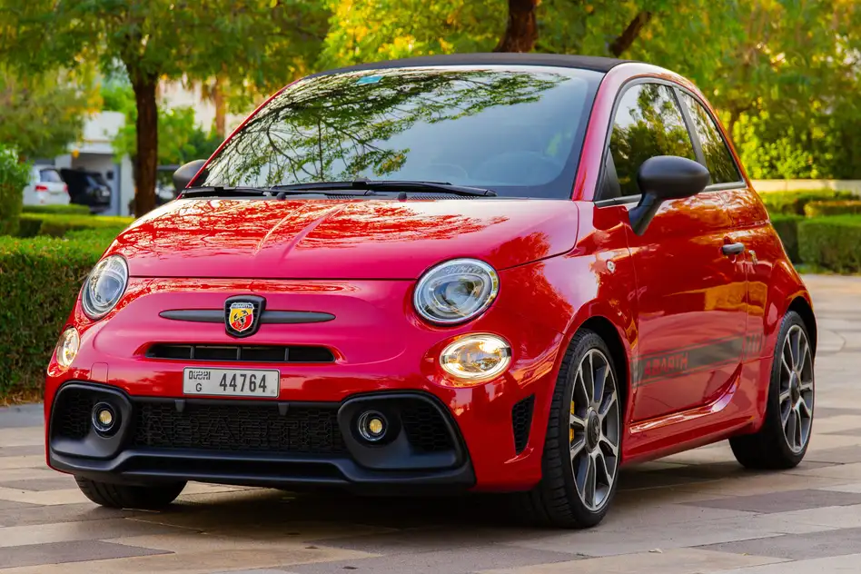 Abarth 695 in affitto a Ras Al Khaimah