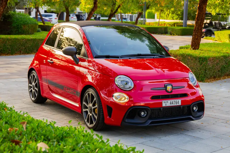 Abarth 695 para alquiler en Ras Al Khaimah