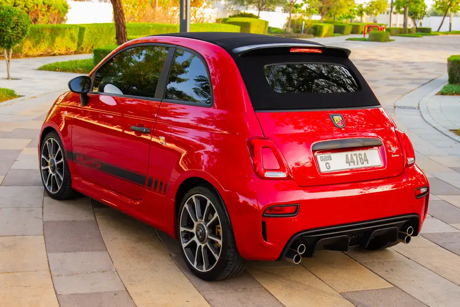 Abarth 695 para alquiler en Ras Al Khaimah