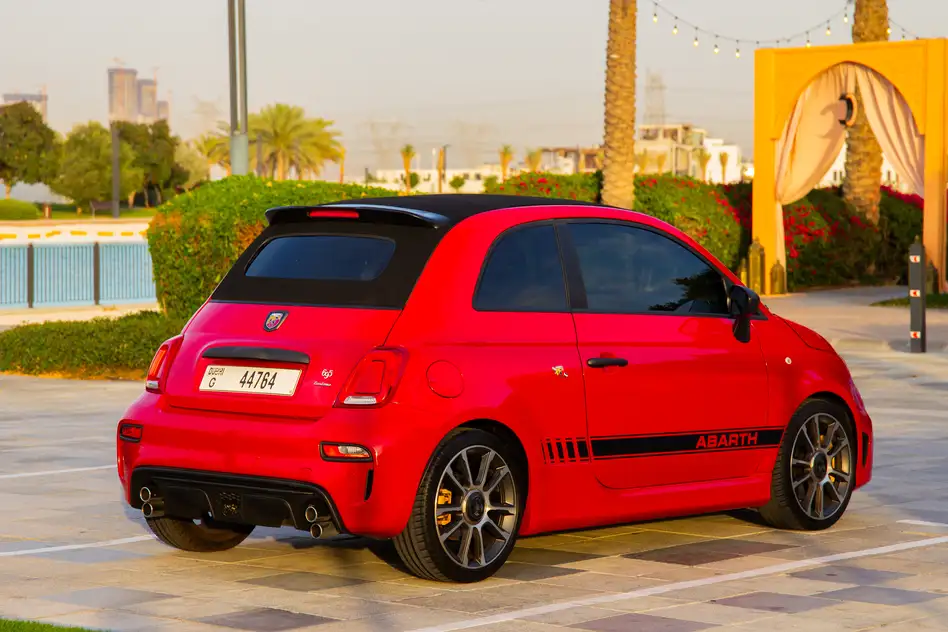Abarth 695 para alquiler en Ras Al Khaimah
