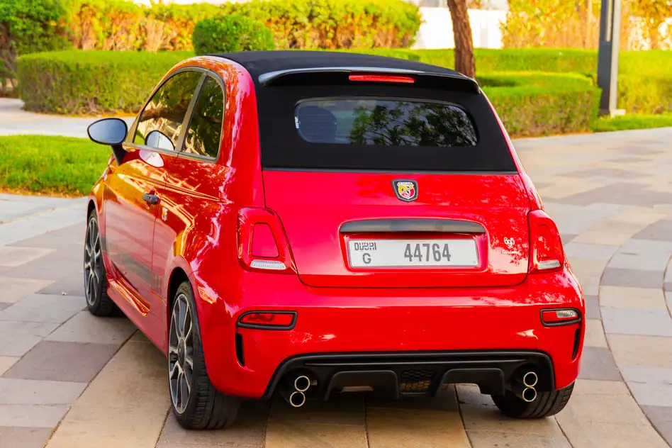 Abarth 695 para alquiler en Ras Al Khaimah