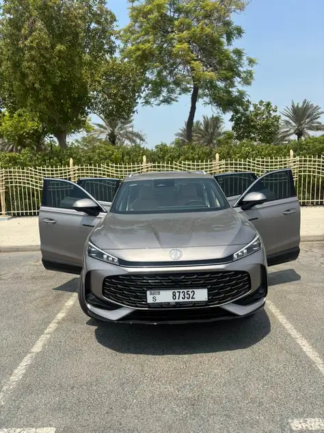 MG HS in affitto a Dubai