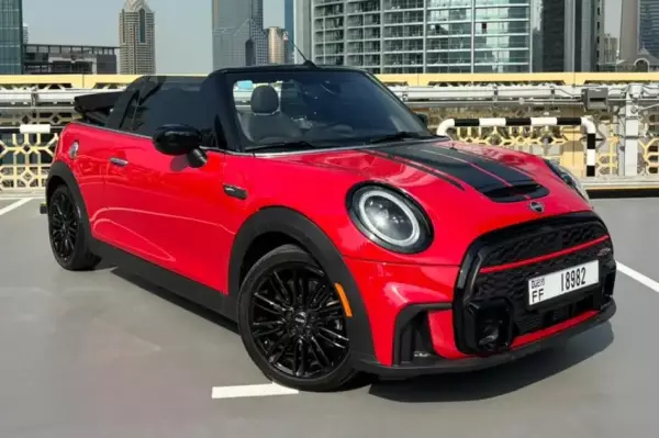 Mini Cooper para alquiler en Ras al-Jaimah