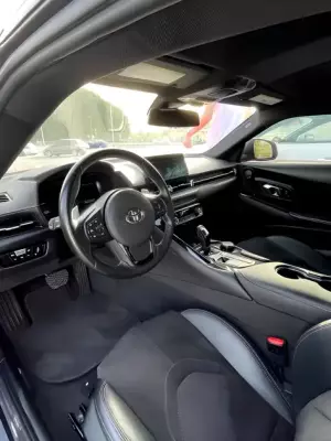 Toyota Supra te huur in Dubai