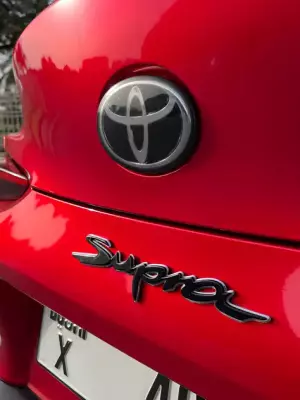 Toyota Supra te huur in Dubai