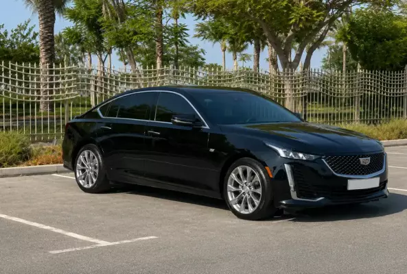 Cadillac CT5 te huur in Dubai