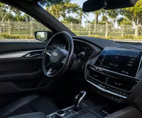 Cadillac CT5 te huur in Dubai