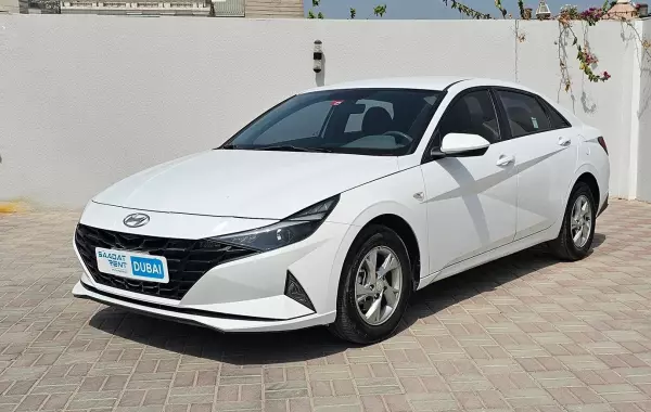 Hyundai Elantra zur Miete in Abu Dhabi