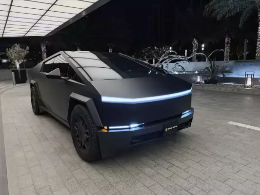 Tesla Cybertruck in affitto a Ras Al Khaimah