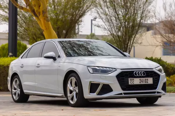Audi A4 te huur in Abu Dhabi