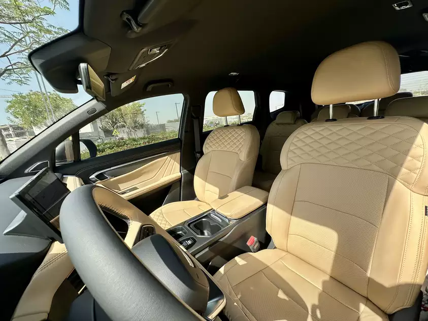 Geely Okavango in affitto a Ras Al Khaimah