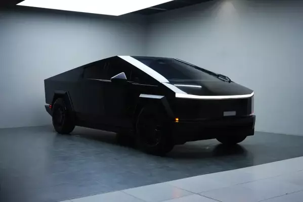 Tesla Cybertruck zur Miete in Dubai