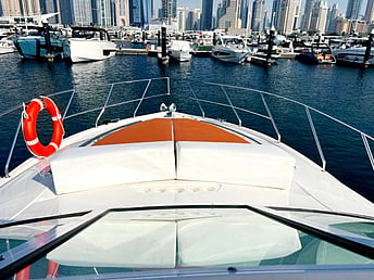 Gulf Craft 36 piede a Dubai Marina in affitto a Dubai