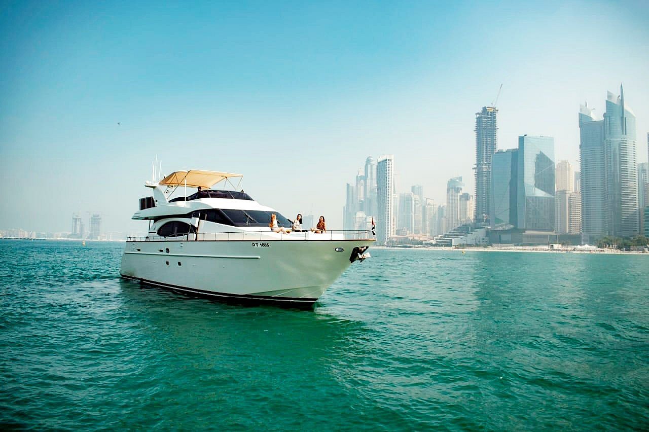 在迪拜 租 Azimut 80 英尺 在Dubai Marina 0