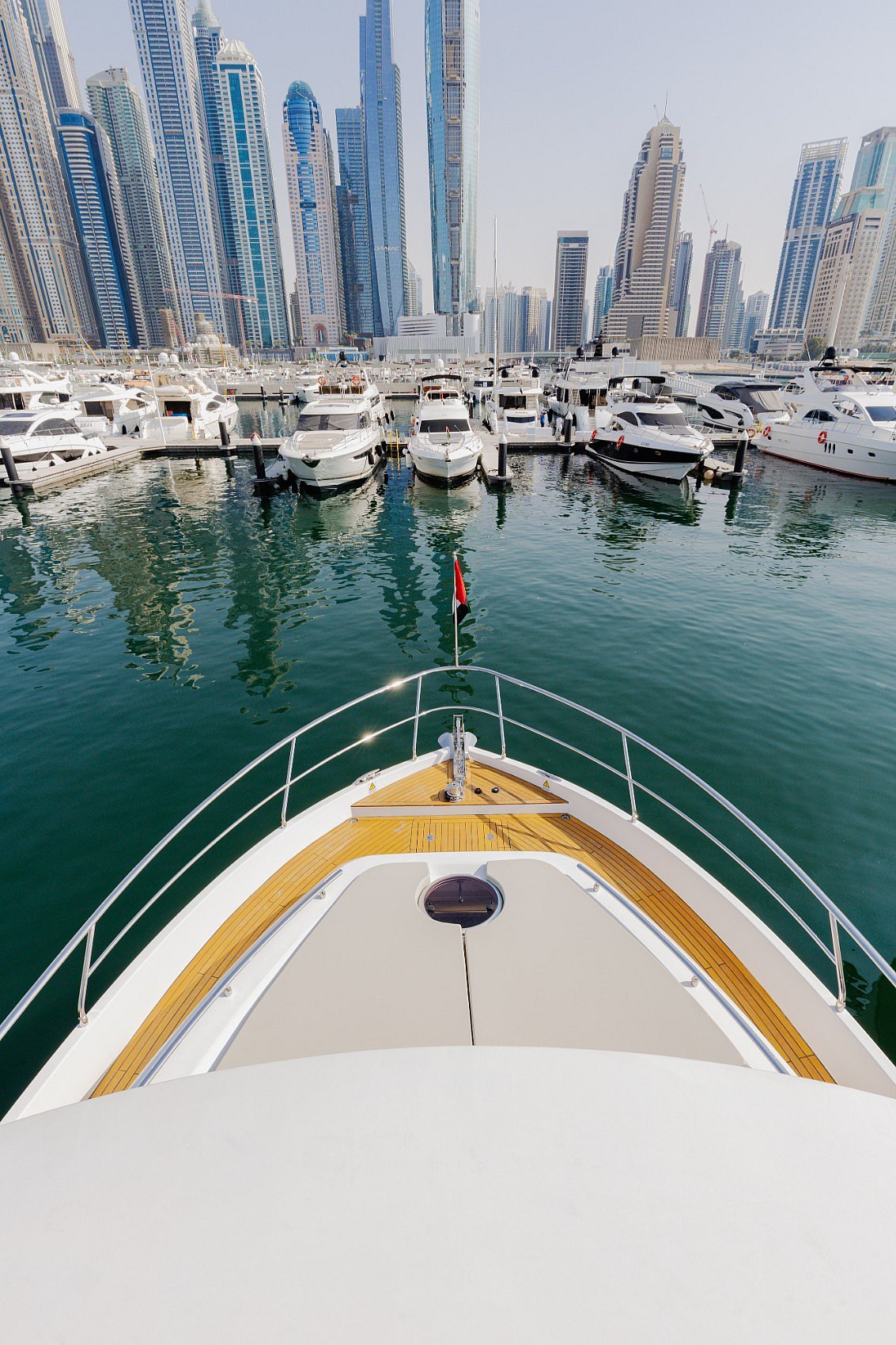 Gala 62 Fuß (2023) in Dubai Harbour  zur Miete in Dubai 13