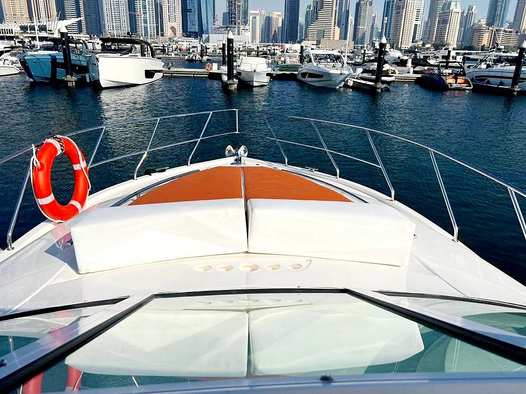 Gulf Craft 36 pied à Dubai Marina à louer à Dubai 1